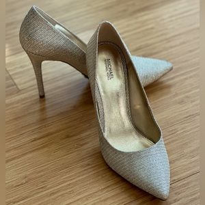 NWOT Perfect pumps! Elegant Michael by Michael Kors gold glitter fabric